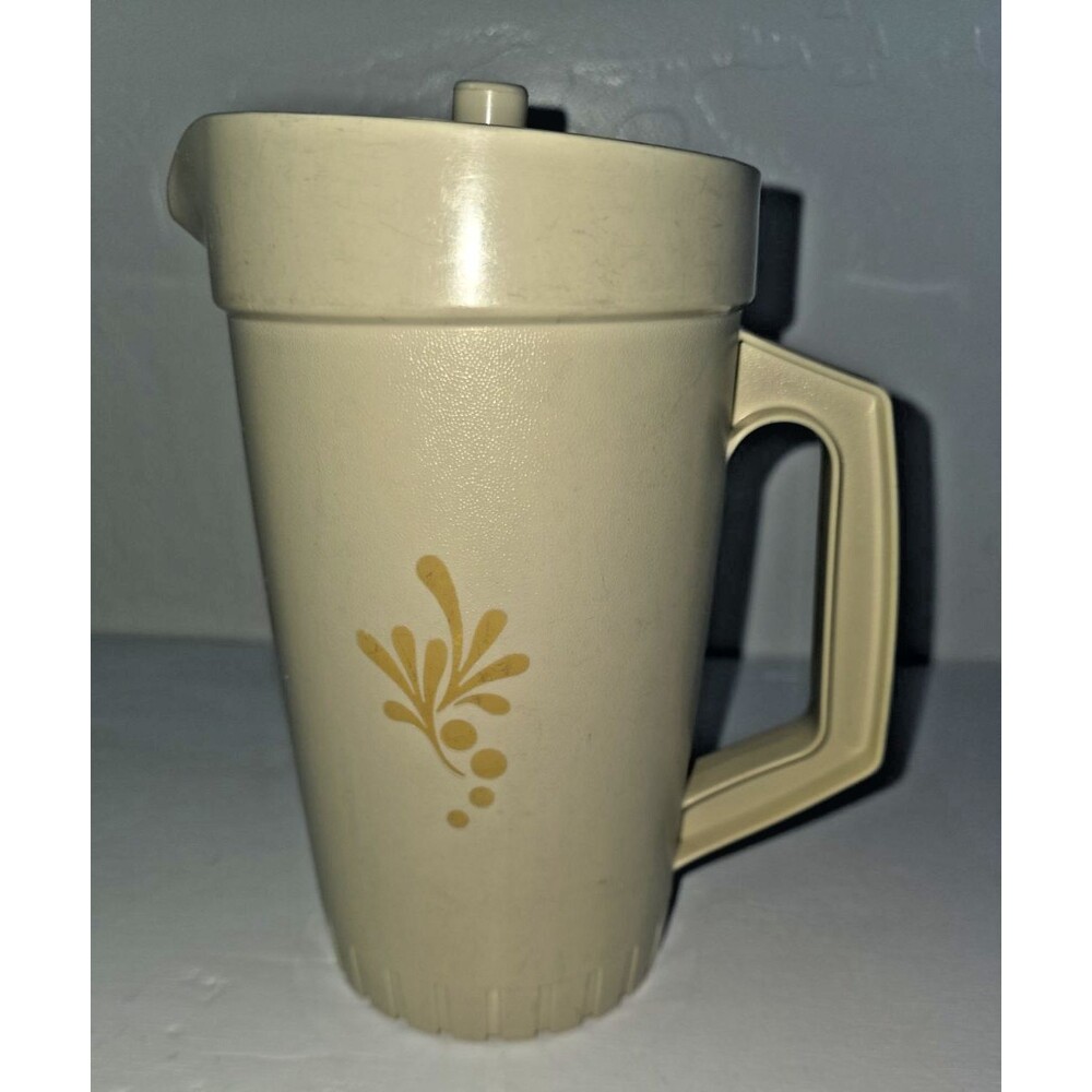 Vintage Tupperware 1 Qt Pitcher 874-11 Almond Harvest Gold With Push Button Lid